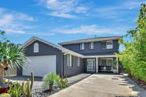 Sunny Shoals Retreat, Shoal Bay